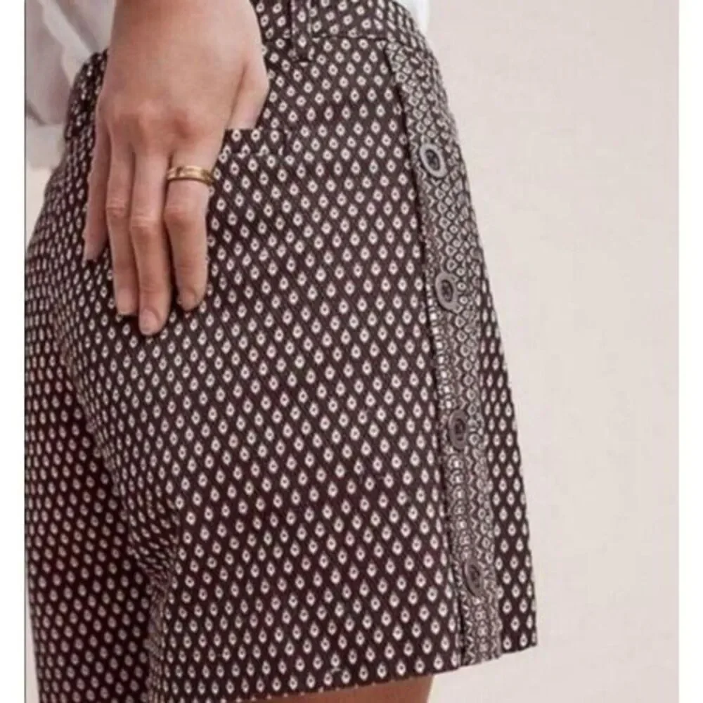 Cartonnier Black & White Geometric Print Button-Accent Shorts - Picture 9 of 10